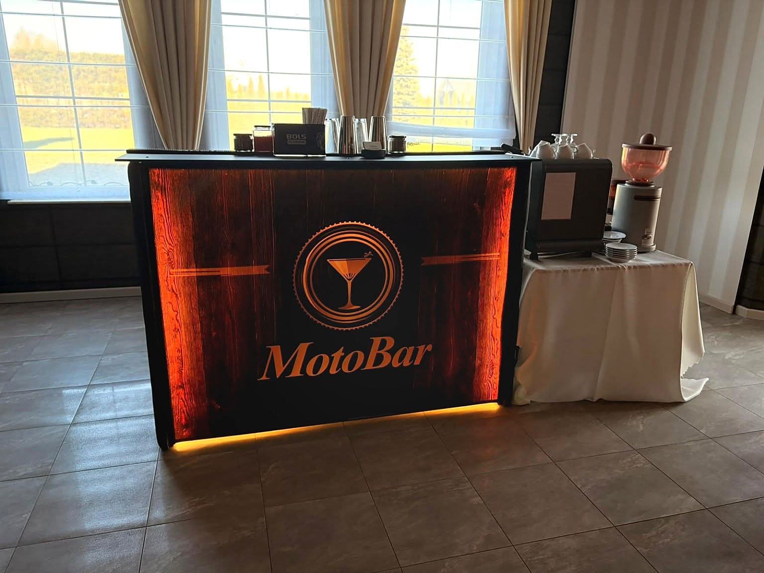 Bar Signature LED Wood z personalizacją frontu